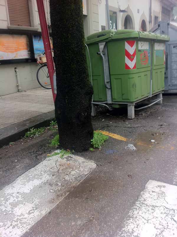 CITTÀ POVERA E IN DEGRADO ANCHE SE SI DÀ UN SACCO D’ARIE CITTÀ POVERA E IN DEGRADO ANCHE SE SI DÀ UN SACCO D’ARIE