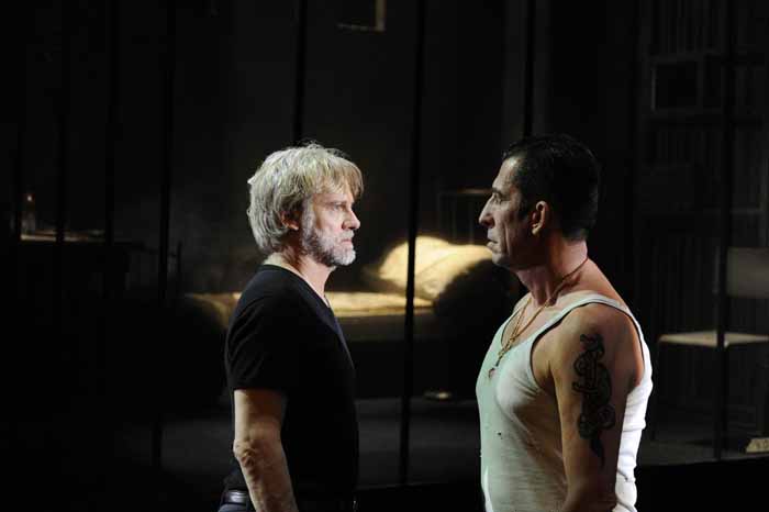 GIULIO SCARPATI E CLAUDIO CASADIO IN “OSCURA IMMENSITÀ”, DAL ‘NOIR’ DI MASSIMO CARLOTTO GIULIO SCARPATI E CLAUDIO CASADIO IN “OSCURA IMMENSITÀ”, DAL ‘NOIR’ DI MASSIMO CARLOTTO