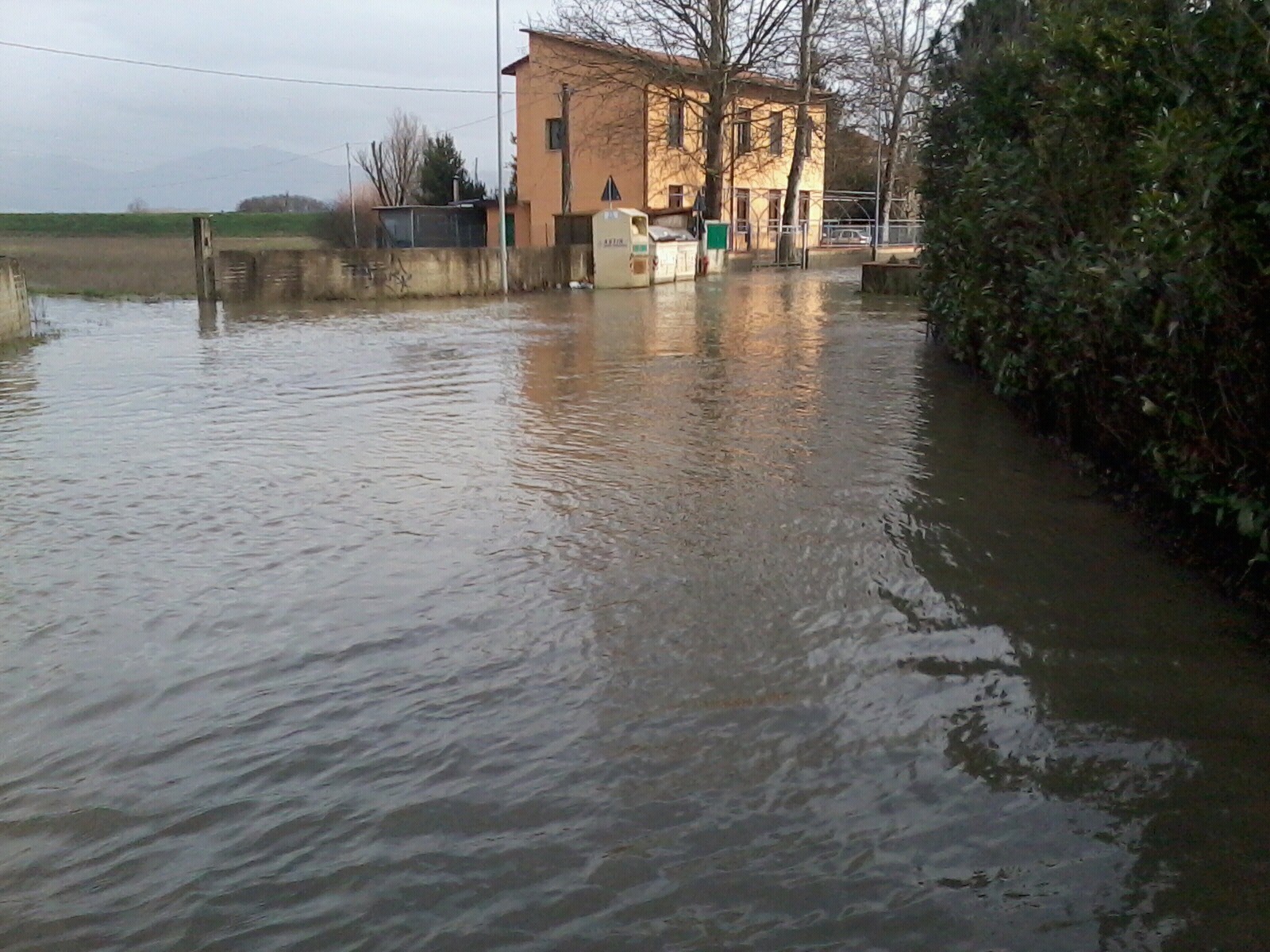 “A BRACCIA APERTE” DI FRONTE ALL’ACQUA “A BRACCIA APERTE” DI FRONTE ALL’ACQUA
