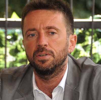 ANDREA SCANZI E IL SUO ULTIMO LIBRO “NON È TEMPO PER NOI” ANDREA SCANZI E IL SUO ULTIMO LIBRO “NON È TEMPO PER NOI”