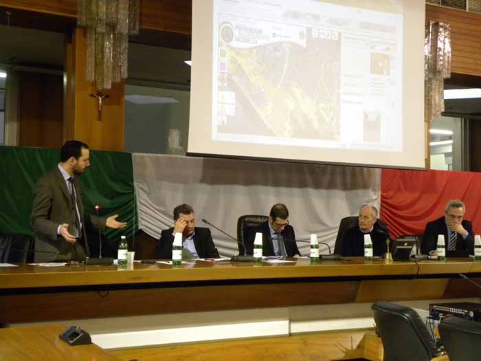 BERTINELLI A MASSA CON IL CAPO DELLA PROTEZIONE CIVILE GABRIELLI BERTINELLI A MASSA CON IL CAPO DELLA PROTEZIONE CIVILE GABRIELLI