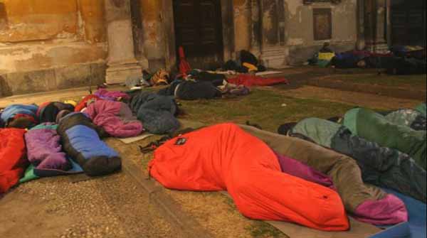 UN PENSIERO PER I SENZATETTO DALLA FONDAZIONE CARIPT UN PENSIERO PER I SENZATETTO DALLA FONDAZIONE CARIPT