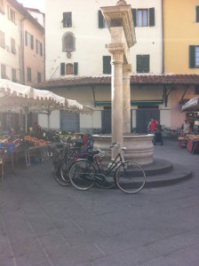 Un pozzo da biciclette sulla Sala