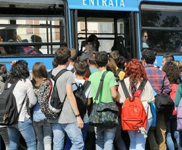 VESCOVI (LEGA): «PISTOIA, PENURIA DI AUTOBUS PER GLI STUDENTI» VESCOVI (LEGA): «PISTOIA, PENURIA DI AUTOBUS PER GLI STUDENTI»