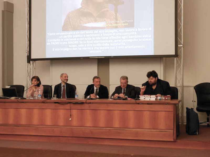 UNA VERA FOLLA AL CONVEGNO DELLA “MANIF” SULL’IDEOLOGIA GENDER UNA VERA FOLLA AL CONVEGNO DELLA “MANIF” SULL’IDEOLOGIA GENDER