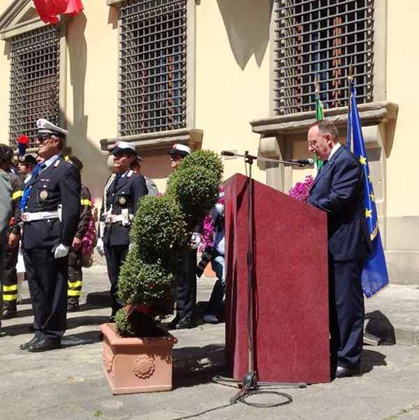 2 GIUGNO. È QUI LA FESTA? 2 GIUGNO. È QUI LA FESTA?