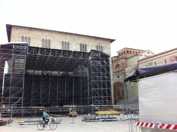 piazza duomo devastata. INSULTI DAI SOCIAL MA NESSUNA RIFLESSIONE COSTRUTTIVA