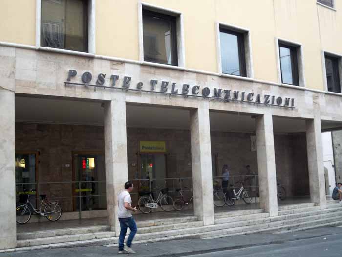 UNITI CONTRO I TAGLI DELLE POSTE UNITI CONTRO I TAGLI DELLE POSTE