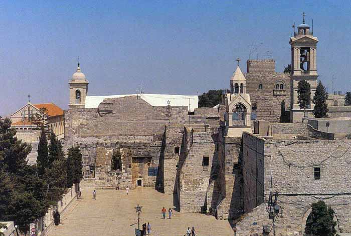 BETLEMME, FINESTRE QUARRATINE PER LA BASILICA DELLA NATIVITÀ