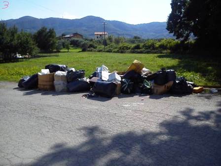 SETTE DISCARICHE ABUSIVE IN UN’ORA SETTE DISCARICHE ABUSIVE IN UN’ORA