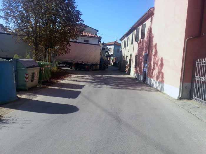 E IL TIR BLOCCA UNA RETE STRADALE DA MEDIOEVO