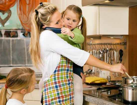 UN AIUTO ALLE MAMME LAVORATRICI UN AIUTO ALLE MAMME LAVORATRICI