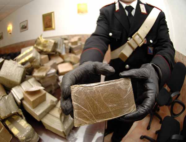CARABINIERI. ESECUZIONE DI 13 ORDINANZE DI CUSTODIA CAUTELARE