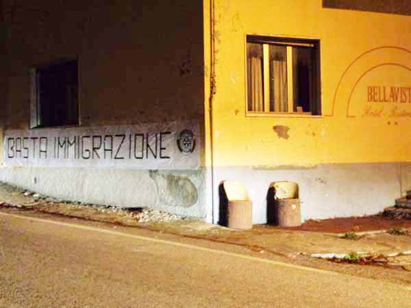 LE PIASTRE, PROTESTA ANTIPROFUGHI DI CASAPOUND LE PIASTRE, PROTESTA ANTIPROFUGHI DI CASAPOUND