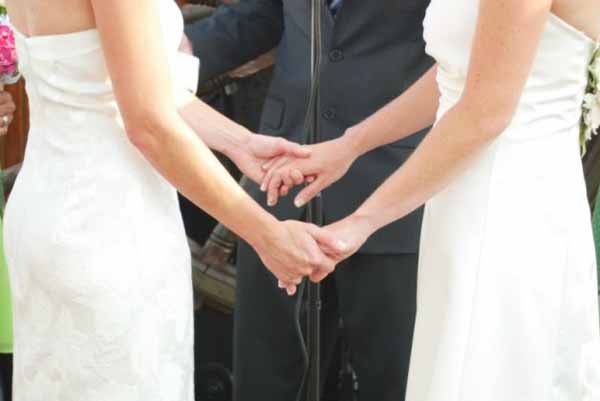 MATRIMONI GAY. RETE13FEBBRAIO A FAVORE DI BERTINELLI MATRIMONI GAY. RETE13FEBBRAIO A FAVORE DI BERTINELLI