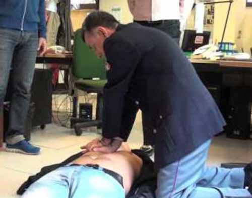 UN PROGETTO PER RIDURRE LE MORTI CARDIACHE UN PROGETTO PER RIDURRE LE MORTI CARDIACHE