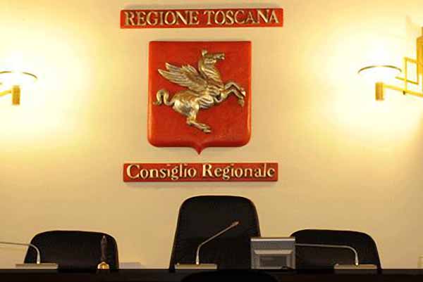 PIANO SANITARIO, CALA IL SIPARIO: TOSCANI TURLUPINATI E DERISI PIANO SANITARIO, CALA IL SIPARIO: TOSCANI TURLUPINATI E DERISI