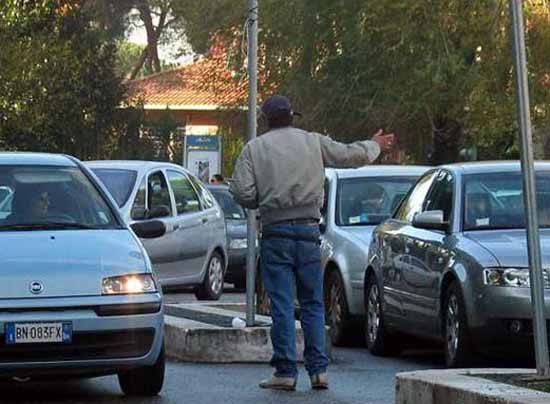ACCATTONAGGIO MOLESTO, UN’INTERROGAZIONE DI ANDREA BETTI ACCATTONAGGIO MOLESTO, UN’INTERROGAZIONE DI ANDREA BETTI