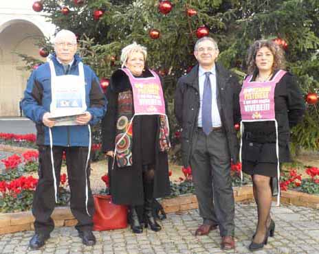 QUIRINALE: UN ALBERO, I MONTANARI E UN COMMISSARIO DEL POPOLO SOPRA LE RIGHE QUIRINALE: UN ALBERO, I MONTANARI E UN COMMISSARIO DEL POPOLO SOPRA LE RIGHE