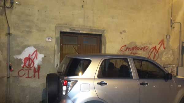 RAID VANDALICO A CASAPOUND RAID VANDALICO A CASAPOUND
