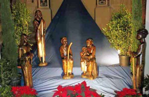 Il presepe senegalese allestito in Battistero