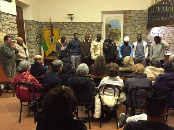 «SGUARDI DI PASSAGGIO», SCATTI DEI 47 RIFUGIATI DI MARLIANA «SGUARDI DI PASSAGGIO», SCATTI DEI 47 RIFUGIATI DI MARLIANA