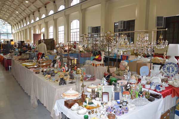TORNA IL MERCATO DELL’ANTIQUARIATO NELLA “CATTEDRALE” TORNA IL MERCATO DELL’ANTIQUARIATO NELLA “CATTEDRALE”