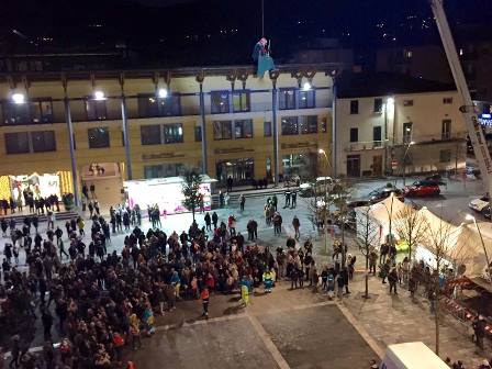 quarrata. DAL CIELO ARRIVA… LA BEFANA quarrata. DAL CIELO ARRIVA… LA BEFANA
