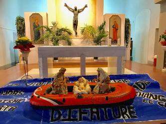 immigrazione. GESÙ COME I MIGRANTI E UN PRESEPE IN UN CANOTTO