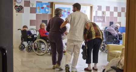 alzheimer. SCARSA LA CONSIDERAZIONE PER FAMILIARI E MALATI alzheimer. SCARSA LA CONSIDERAZIONE PER FAMILIARI E MALATI