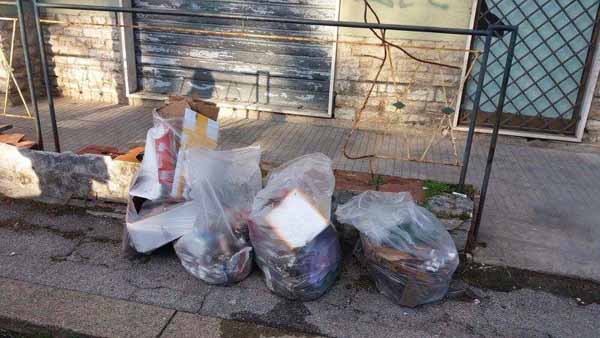 montecatini-rifiuti. CASAPOUND RIPULISCE IL PARCO DI VIA CIVIDALE montecatini-rifiuti. CASAPOUND RIPULISCE IL PARCO DI VIA CIVIDALE