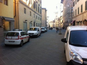 Pistoia, disorganizzazione (rifornimenti) in via degli Orafi