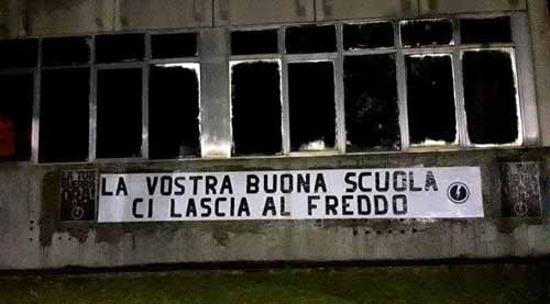scuole al freddo. PROTESTA DI CASAPOUND E BLOCCO STUDENTESCO scuole al freddo. PROTESTA DI CASAPOUND E BLOCCO STUDENTESCO