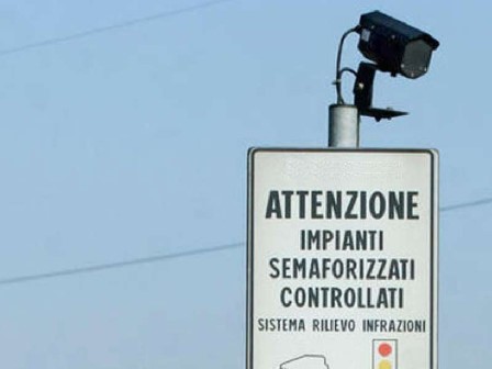 montemurlo. PASSAGGIO CON IL ROSSO, 124 INFRAZIONI IN UN MESE montemurlo. PASSAGGIO CON IL ROSSO, 124 INFRAZIONI IN UN MESE