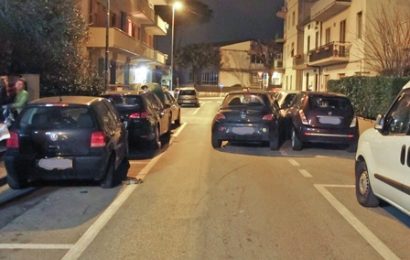 GUIDA IN STATO D’EBBREZZA E DANNEGGIA QUATTRO AUTO GUIDA IN STATO D’EBBREZZA E DANNEGGIA QUATTRO AUTO