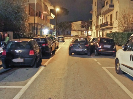 GUIDA IN STATO D’EBBREZZA E DANNEGGIA QUATTRO AUTO GUIDA IN STATO D’EBBREZZA E DANNEGGIA QUATTRO AUTO