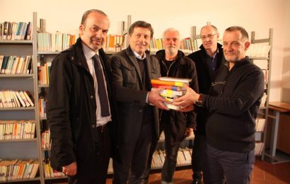 empoli. I COMMERCIANTI DONANO LIBRI ALLA BIBLIOTECA empoli. I COMMERCIANTI DONANO LIBRI ALLA BIBLIOTECA
