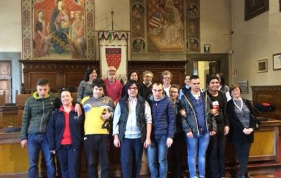 prato. UN “SENTIERO BLU” PER LA GIORNATA MONDIALE SULL’AUTISMO prato. UN “SENTIERO BLU” PER LA GIORNATA MONDIALE SULL’AUTISMO