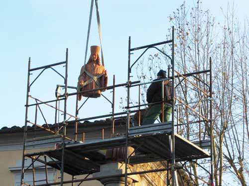 pistoia. ECCO IL RESTAURO DELLA STATUA DI LINNEO