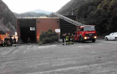 vigili del fuoco. INCENDIO A TANA TERMINI vigili del fuoco. INCENDIO A TANA TERMINI