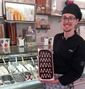 CREA IL GELATO “TWIN PEAKS” E L’ISPETTORE COOPER APPREZZA CREA IL GELATO “TWIN PEAKS” E L’ISPETTORE COOPER APPREZZA