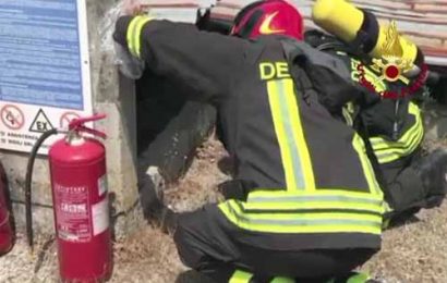 vigili del fuoco. FUGA DI GPL NELL’AREA DI SERVIZIO A SERRAVALLE PISTOIESE. 2 vigili del fuoco. FUGA DI GPL NELL’AREA DI SERVIZIO A SERRAVALLE PISTOIESE. 2