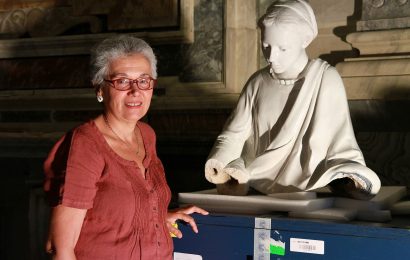 LA STATUA DELLA VISITAZIONE ILLUMINA LA CHIESA DI SAN LEONE