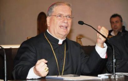 don biancalani. IL VESCOVO: «SI STA DAVVERO OLTREPASSANDO I LIMITI» don biancalani. IL VESCOVO: «SI STA DAVVERO OLTREPASSANDO I LIMITI»