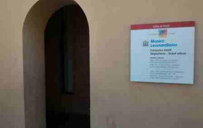 vinci. INSTALLATI NUOVI CARTELLI SEGNALETICI PER I TURISTI vinci. INSTALLATI NUOVI CARTELLI SEGNALETICI PER I TURISTI
