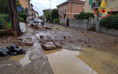 nubifragio. SQUADRE DELLA VAB DI QUARRATA E MONTALE A LIVORNO nubifragio. SQUADRE DELLA VAB DI QUARRATA E MONTALE A LIVORNO