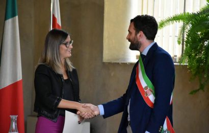 IN SALA MAGGIORE LA CERIMONIA DI CONFERIMENTO CITTADINANZA ITALIANA IN SALA MAGGIORE LA CERIMONIA DI CONFERIMENTO CITTADINANZA ITALIANA