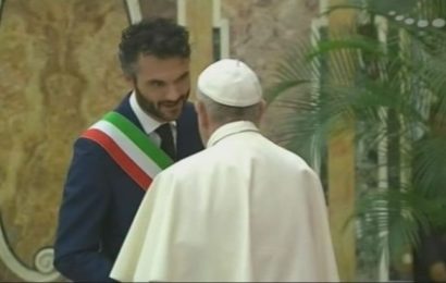 IL SINDACO BIFFONI IN UDIENZA DA PAPA FRANCESCO RICORDA LA VISITA DEL PONTEFICE A PRATO