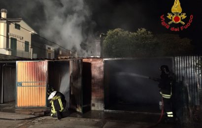 MONTECATINI, INCENDIO A BOX ADIBITI A LEGNAIA MONTECATINI, INCENDIO A BOX ADIBITI A LEGNAIA