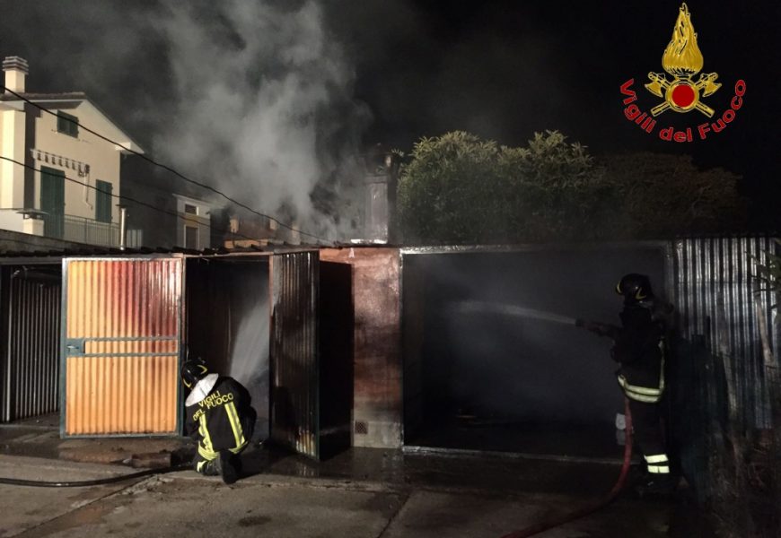 MONTECATINI, INCENDIO A BOX ADIBITI A LEGNAIA MONTECATINI, INCENDIO A BOX ADIBITI A LEGNAIA